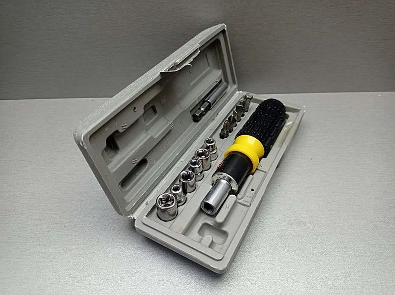 Набір інструментів JS Tools KE16 з викруткою та 13 бітами (7_02029) 7_02029 фото