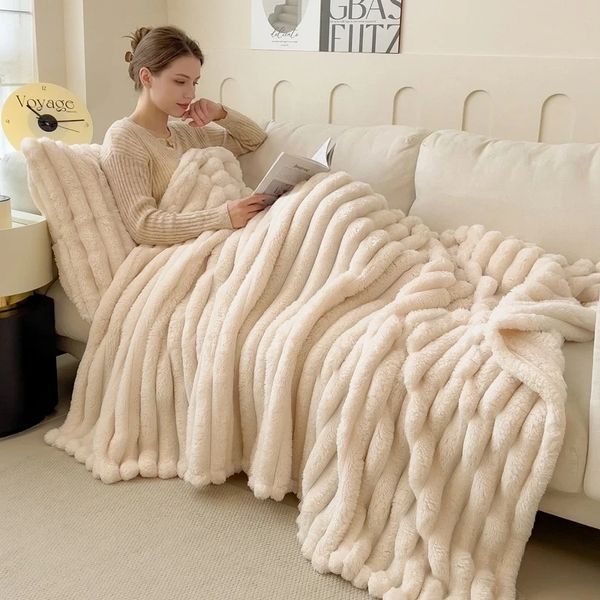 Плед Coral Fleece CF-15 Рельєфні смуги 150&times;200 см Beige (3_08638) 3_08638 фото